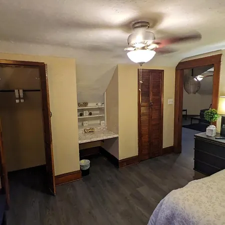 Cleveland Hyde House Upper Unit Apartment